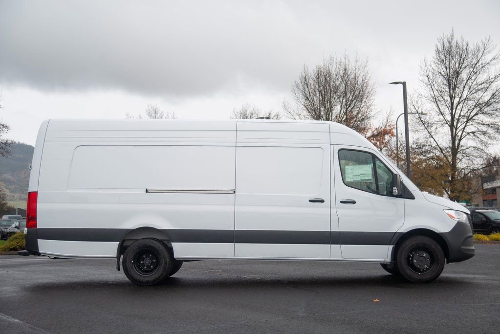 New 2025 Mercedes-Benz Sprinter 4500 image 6