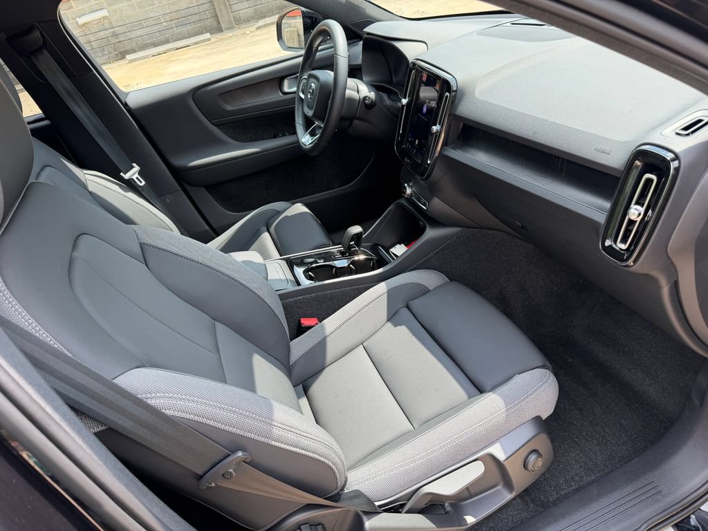 Certified 2024 Volvo XC40 Recharge Core RWD image 21