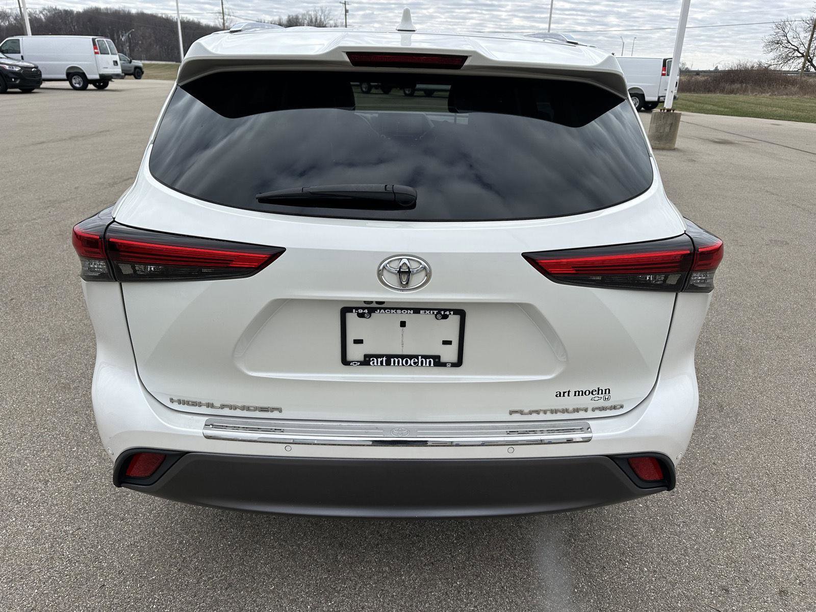 Used 2020 Toyota Highlander Platinum image 4