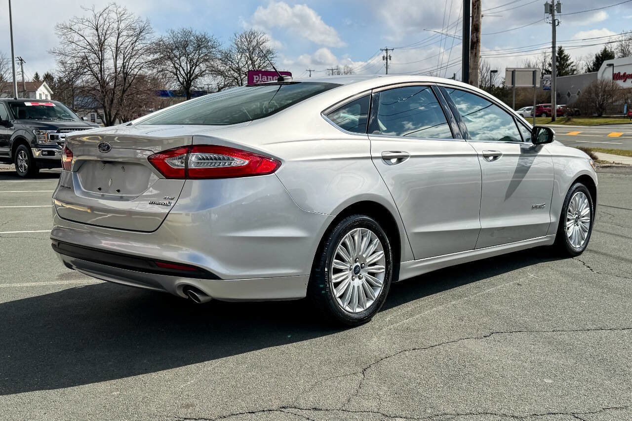 Used 2015 Ford Fusion SE image 4