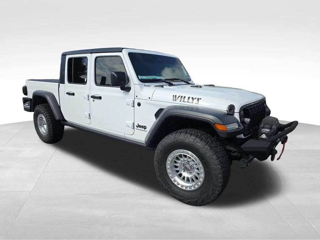 Used 2025 Jeep Gladiator Sport AWD/4WD image 3