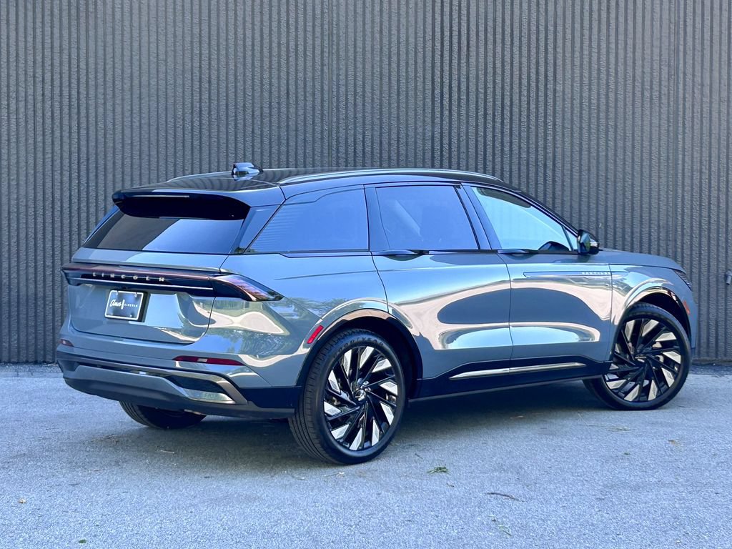 Used 2026 Lincoln Nautilus Reserve w/ Jet Appearance Package AWD/4WD image 6