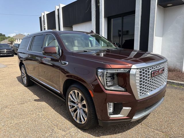 Used 2022 GMC Yukon XL Denali w/ Max Trailering Package AWD/4WD image 4