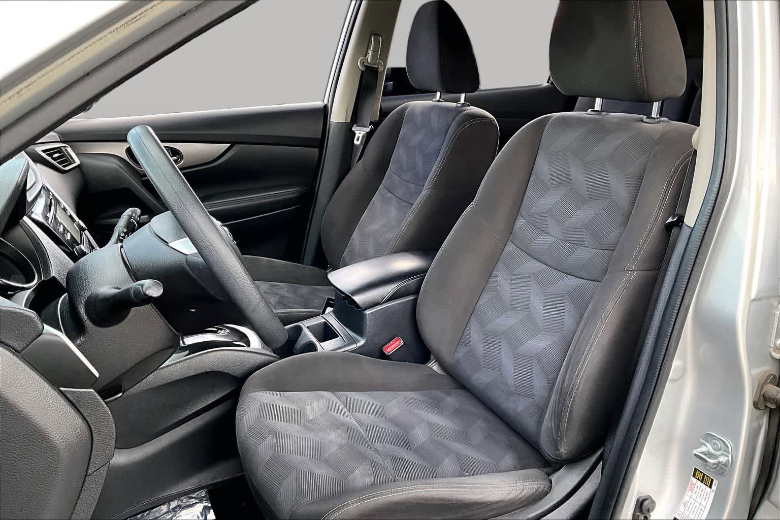 Used 2015 Nissan Rogue S FWD image 7