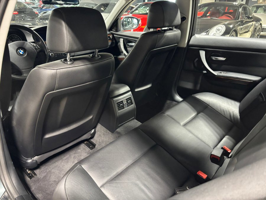 Used 2011 BMW 335i xDrive Sedan image 9