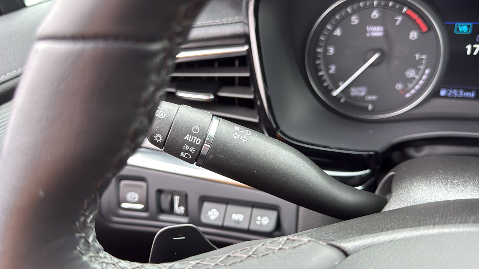 Certified 2024 Cadillac XT6 Premium Luxury w/ Technology Package image 15