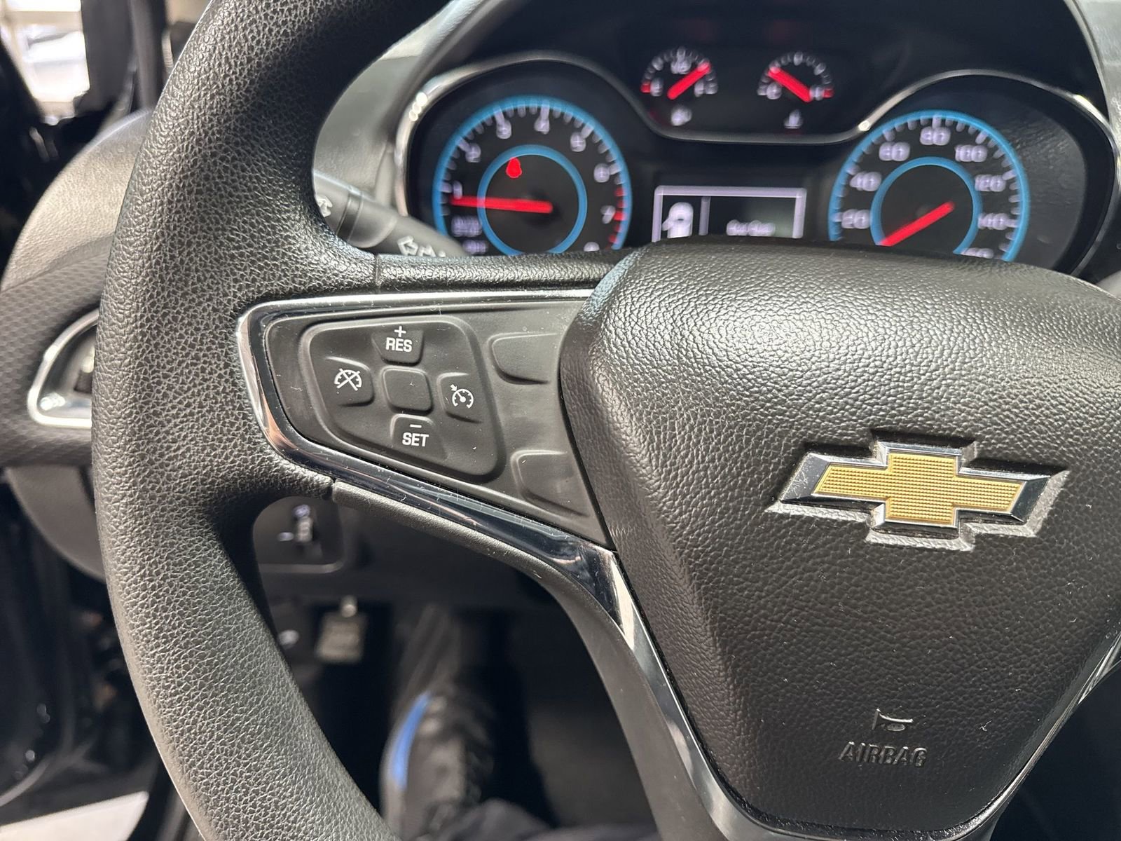 Used 2017 Chevrolet Cruze LT w/ Convenience Package image 18