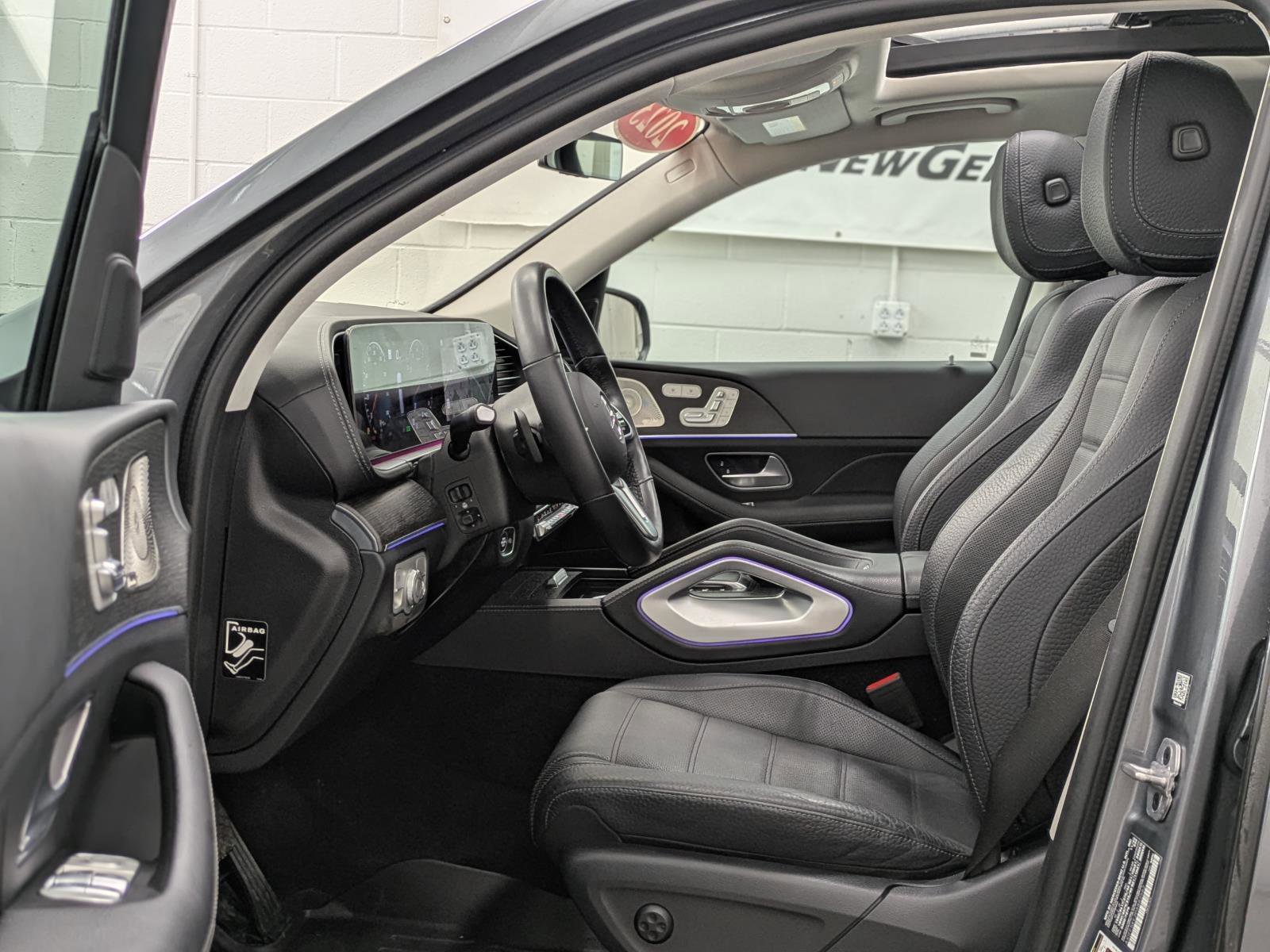 Used 2023 Mercedes-Benz GLS 450 4MATIC image 3