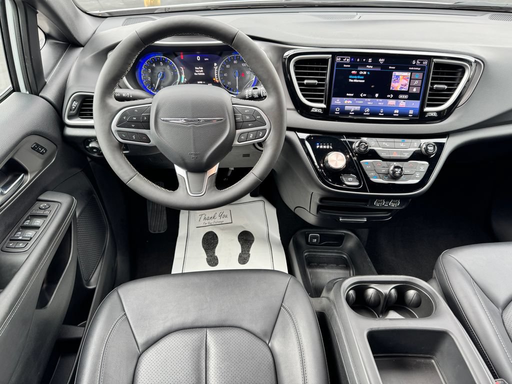 Used 2025 Chrysler Pacifica Select FWD image 20