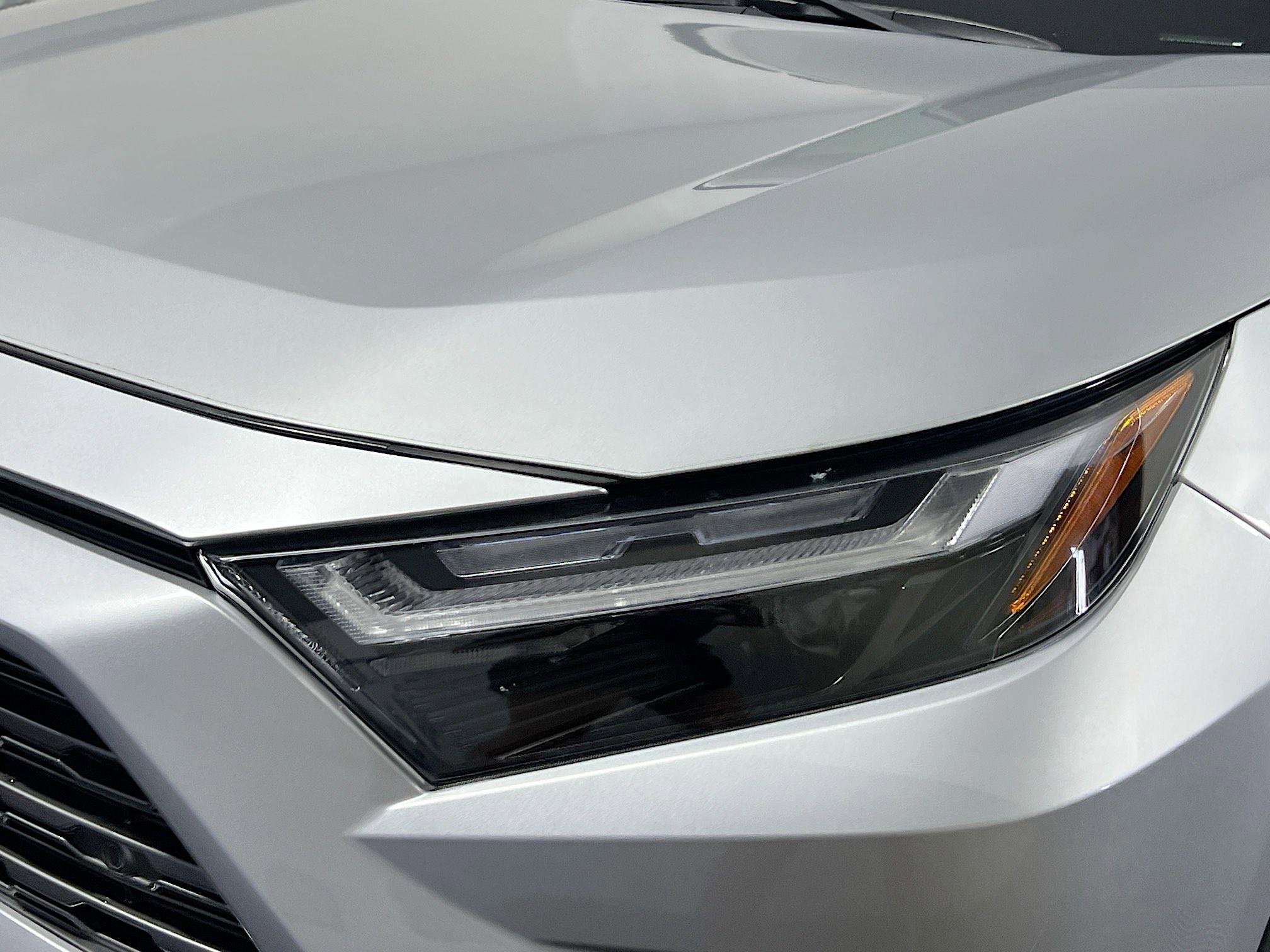 Used 2022 Toyota RAV4 Limited image 11