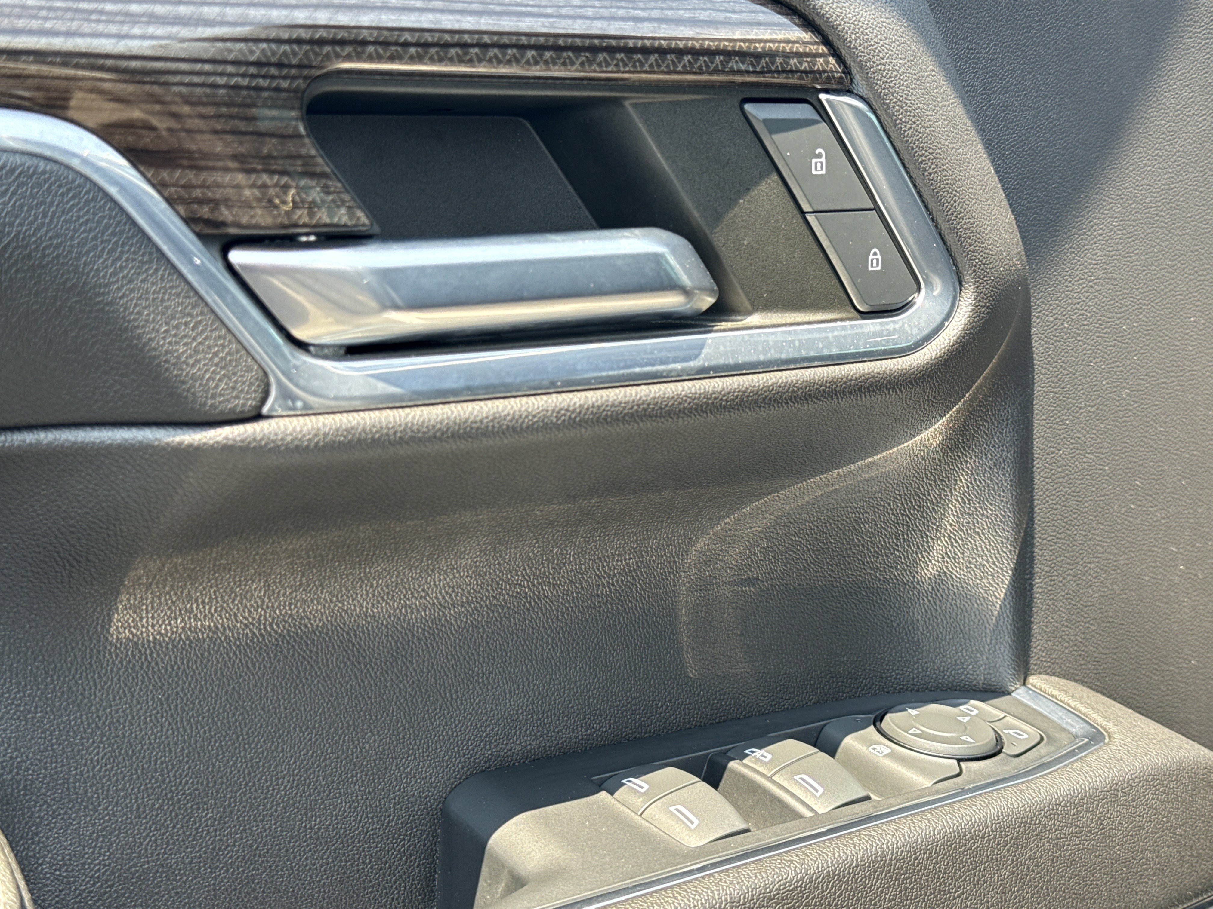 Certified 2023 Chevrolet Silverado 1500 LT Trail Boss w/ Convenience Package II AWD/4WD image 15