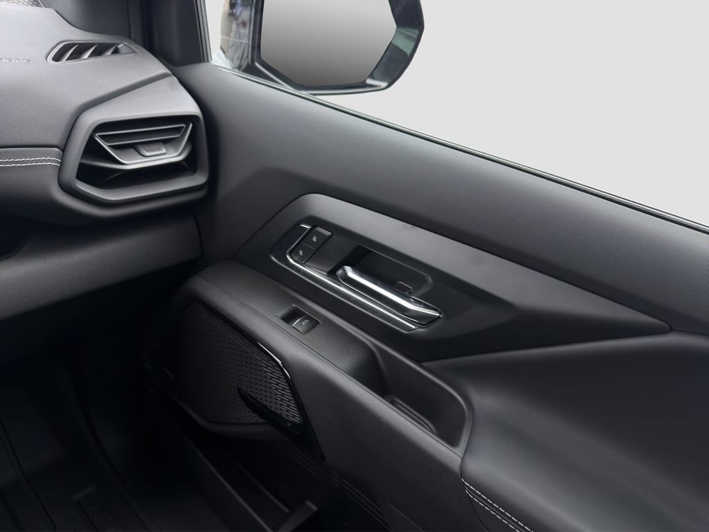 Used 2025 Chevrolet Silverado EV LT image 27