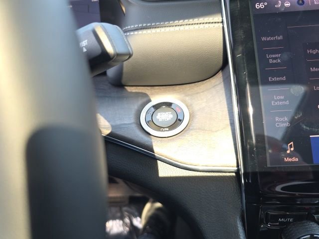 Used 2025 Jeep Grand Cherokee Overland w/ Adv Protech Group III image 29