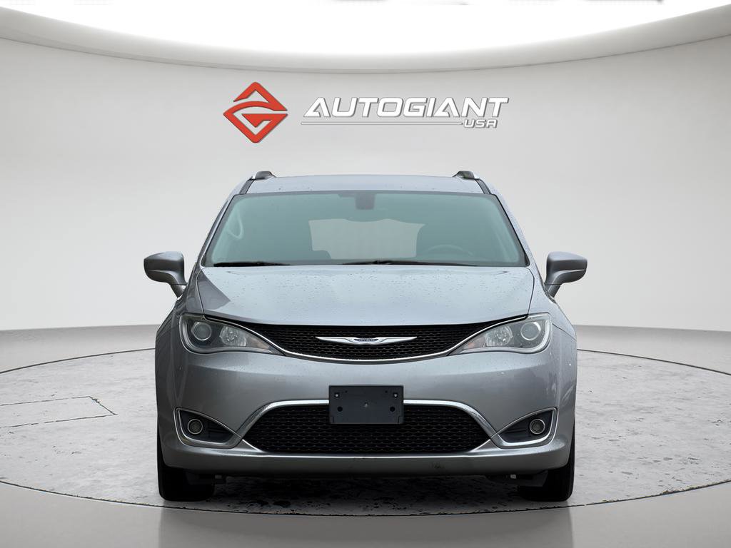Used 2019 Chrysler Pacifica Touring-L FWD image 4