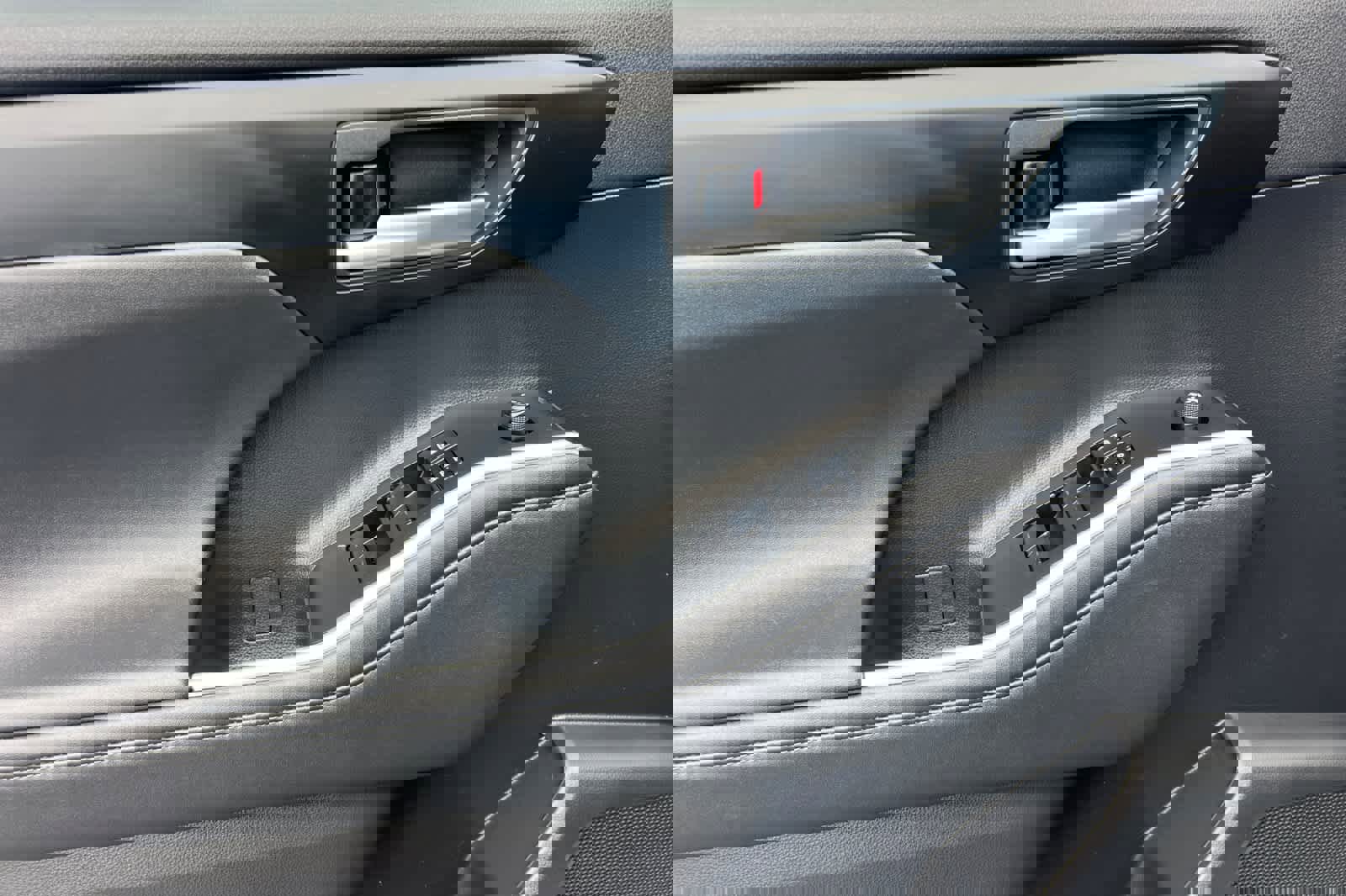 Used 2023 Toyota Highlander L image 12