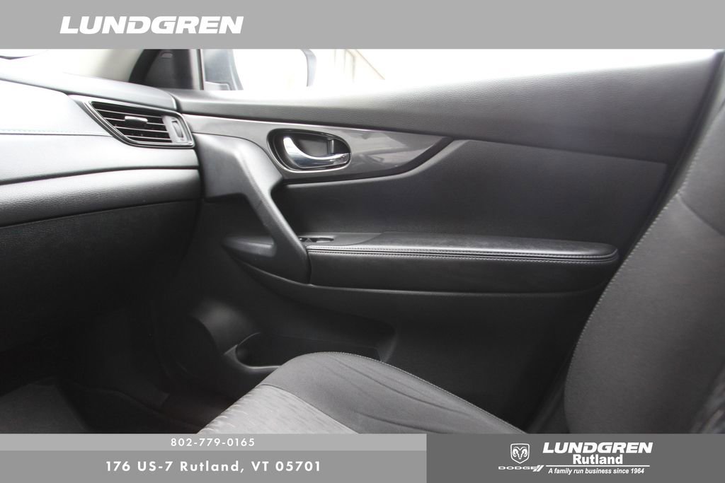 Used 2020 Nissan Rogue SV image 29