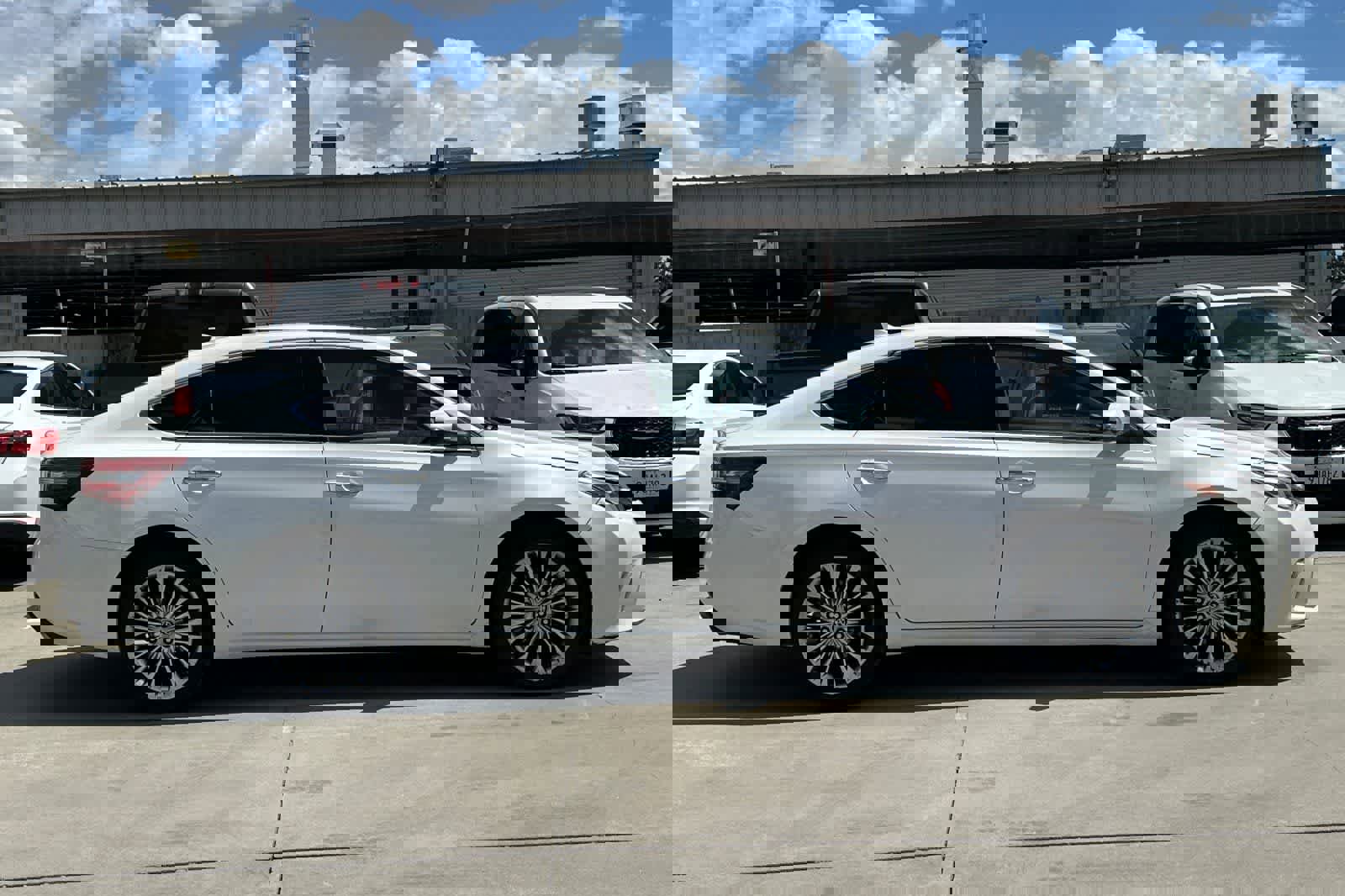 Used 2016 Toyota Avalon Limited w/ Toyota Safety Sense Package image 7