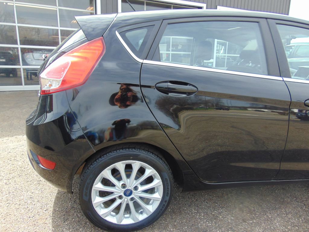 Used 2017 Ford Fiesta Titanium image 14