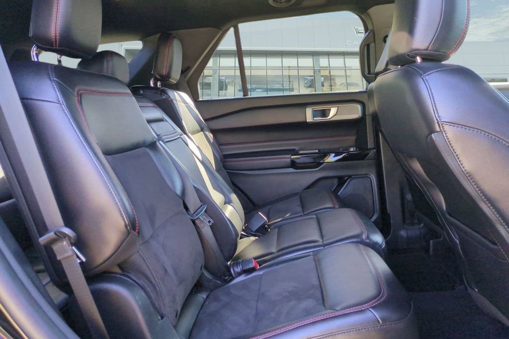 Used 2022 Ford Explorer ST-Line image 16