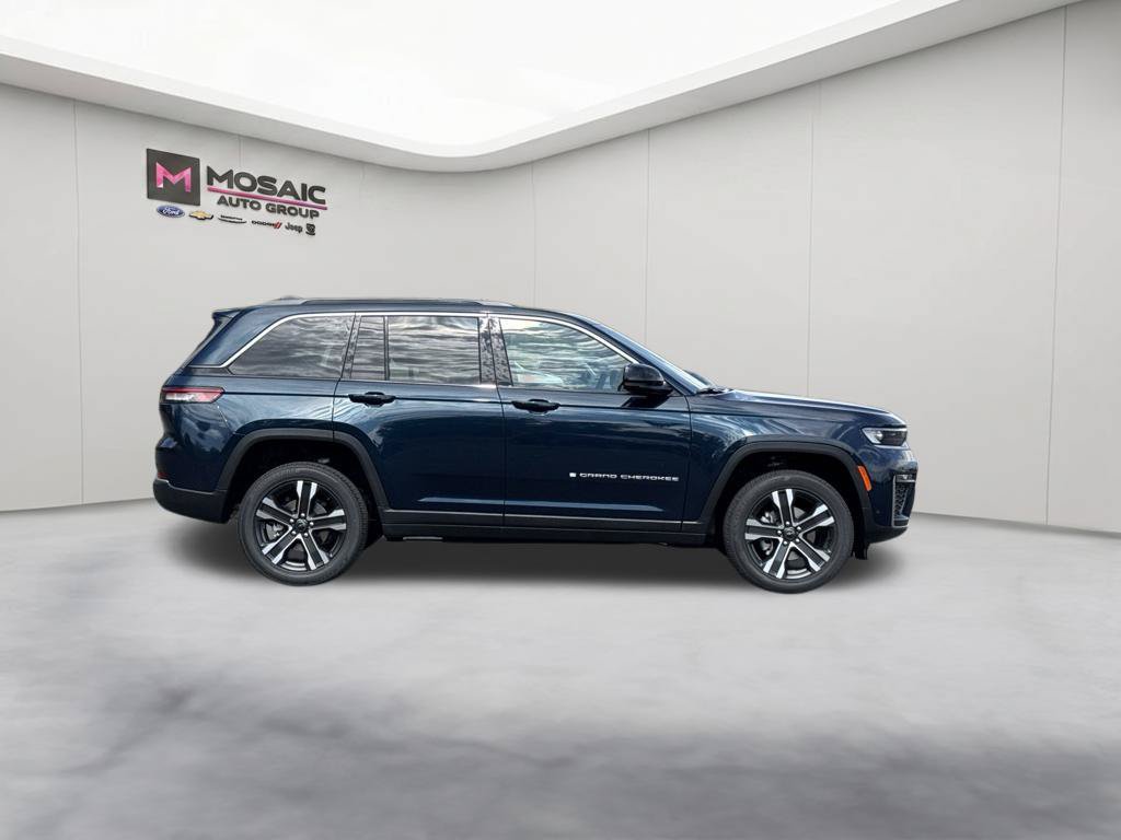 New 2027 Jeep Grand Cherokee Limited w/ Trailer Tow Package AWD/4WD image 8
