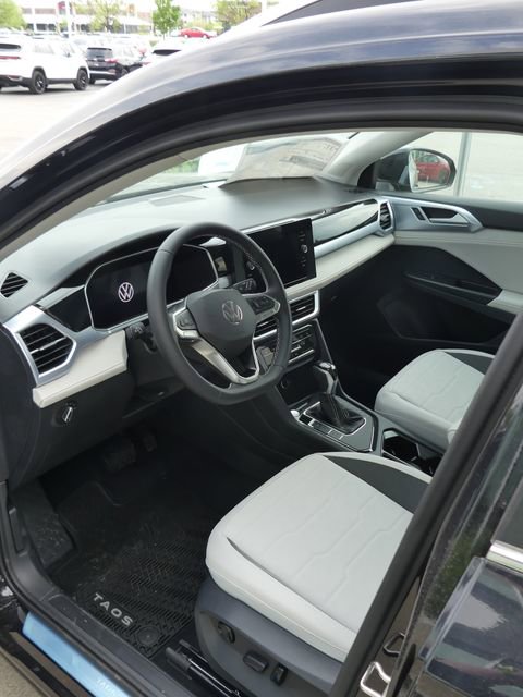 New 2026 Volkswagen Taos SE FWD image 13