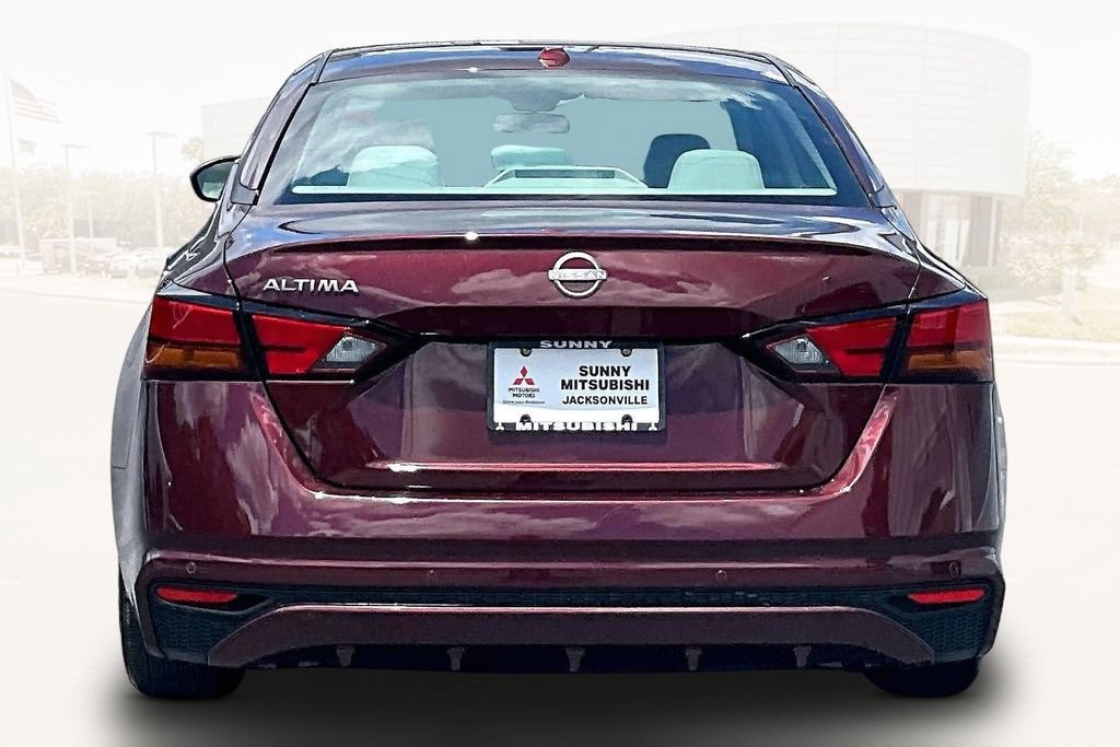 Used 2025 Nissan Altima 2.5 SV FWD image 5