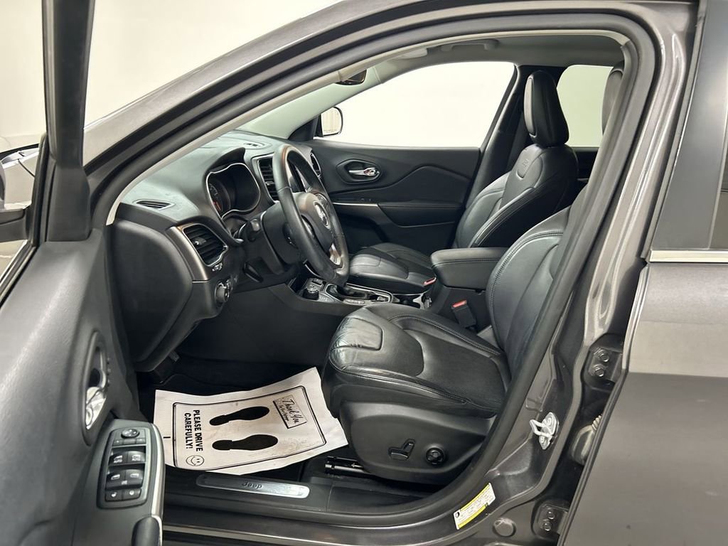 Used 2019 Jeep Cherokee Limited AWD/4WD image 9