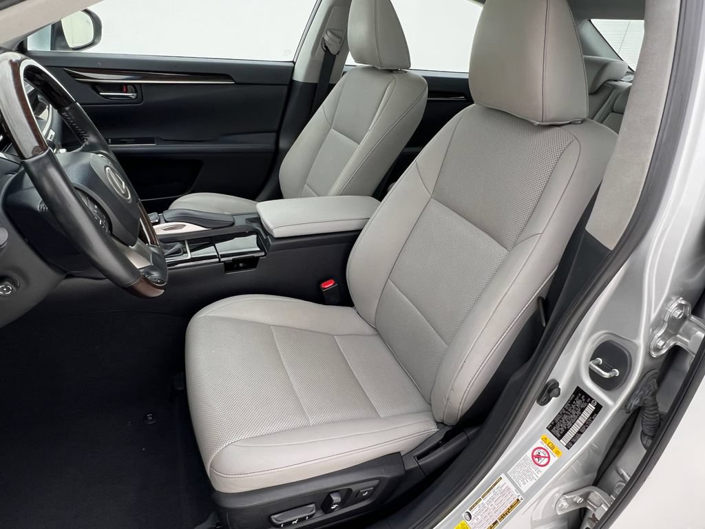 Used 2016 Lexus ES 350 w/ Navigation System Package FWD image 12
