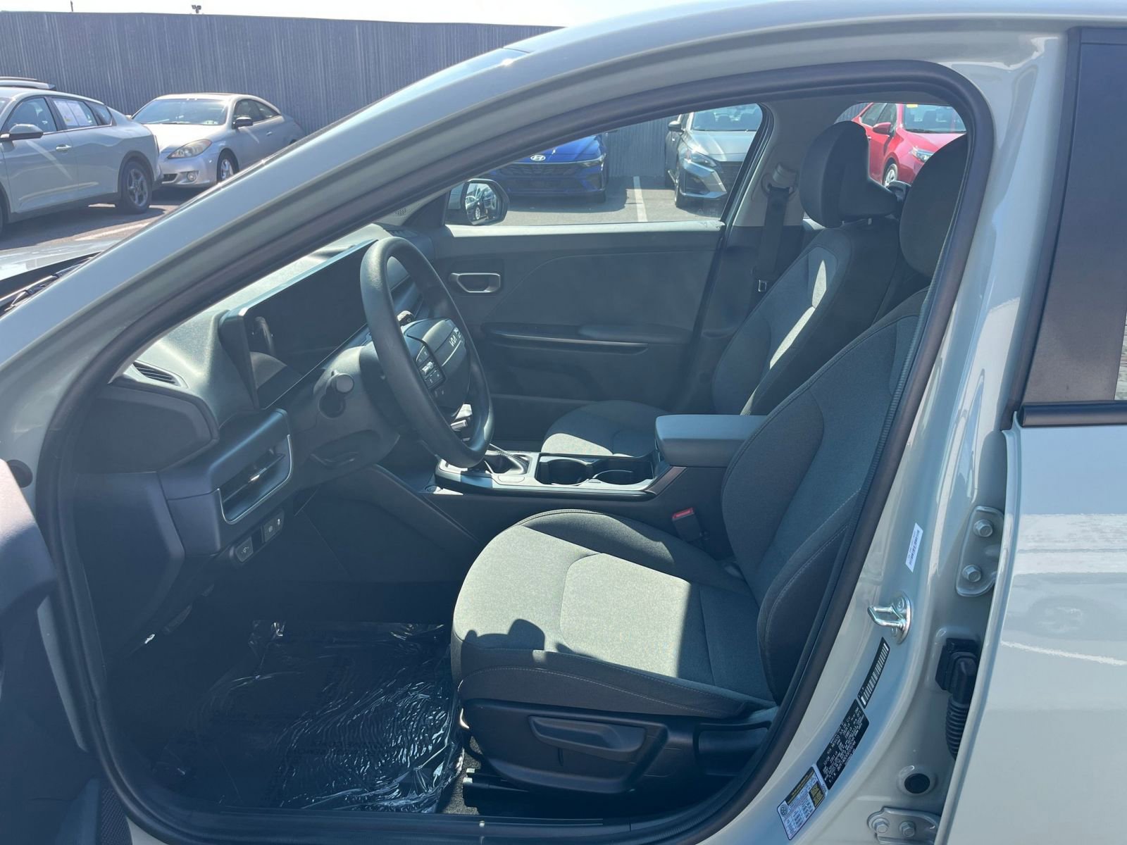 Used 2025 Kia K4 FWD image 27