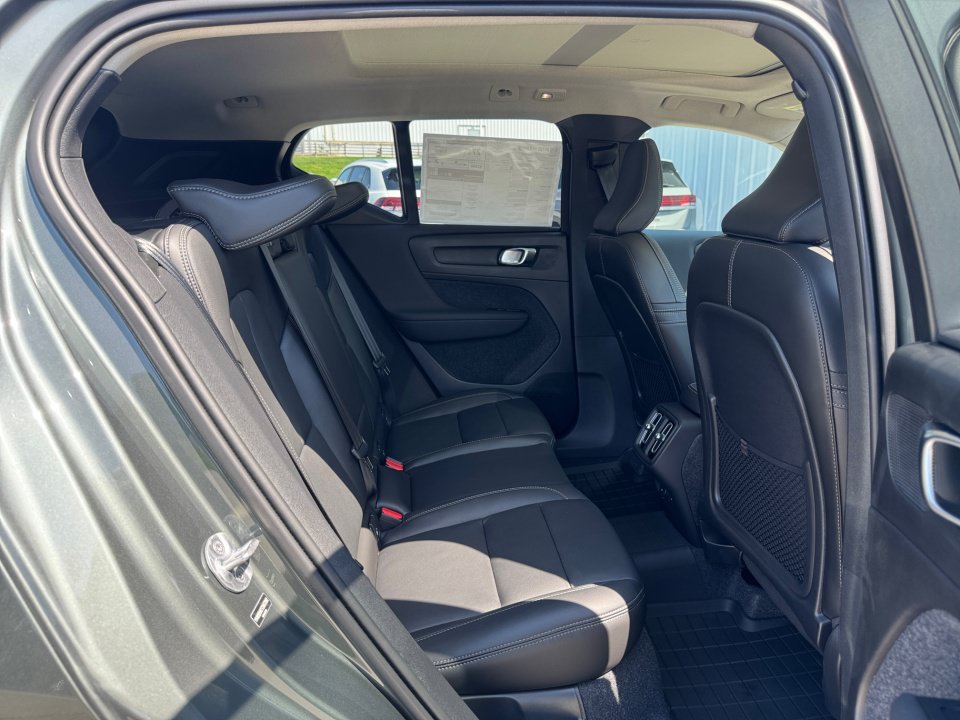 New 2026 Volvo XC40 B4 Core w/ Protection Package Premier FWD image 23