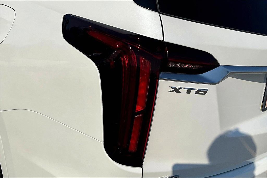 Used 2024 Cadillac XT6 Luxury w/ LPO, Floor Liner Package image 30