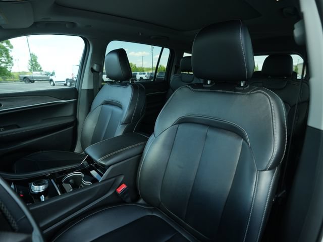 Used 2022 Jeep Grand Cherokee L Limited AWD/4WD image 39