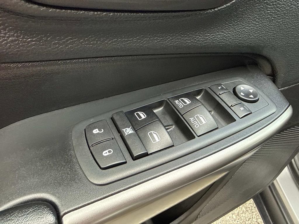 Used 2020 Jeep Cherokee Limited AWD/4WD image 23