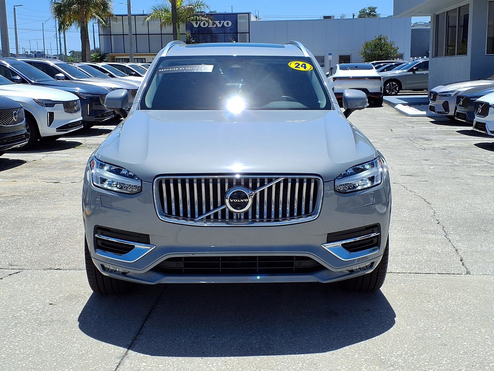 Certified 2024 Volvo XC90 B6 Plus image 2
