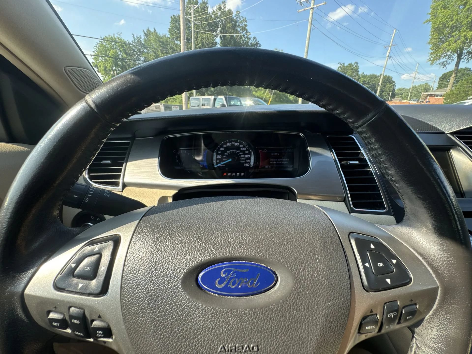 Used 2014 Ford Taurus SEL w/ Equipment Group 201A FWD image 10