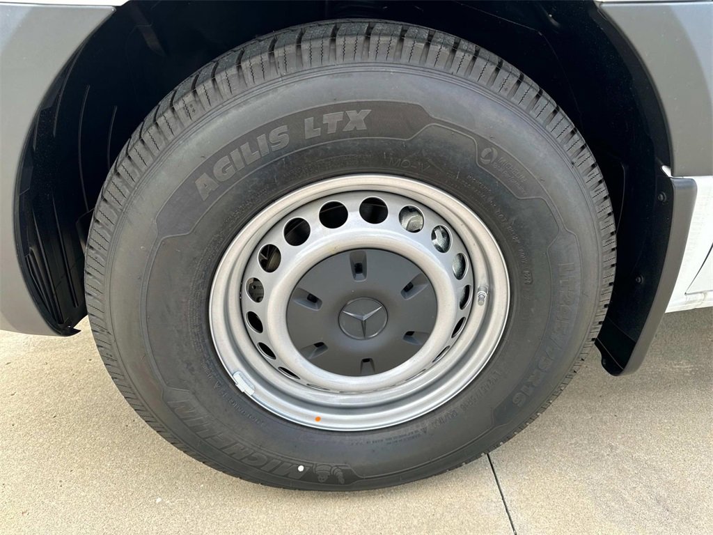 New 2024 Mercedes-Benz eSprinter 170 Cargo image 10