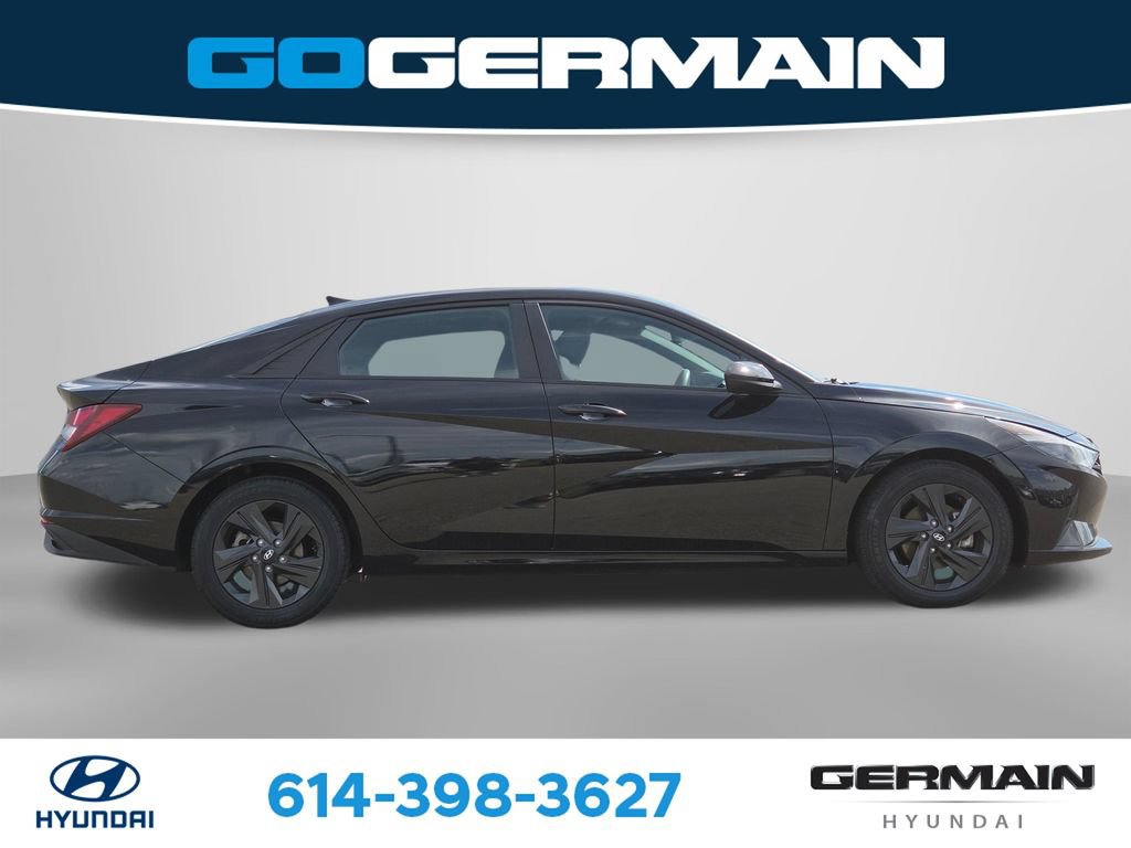 Used 2023 Hyundai Elantra SEL w/ Preferred Accessory Package FWD image 7