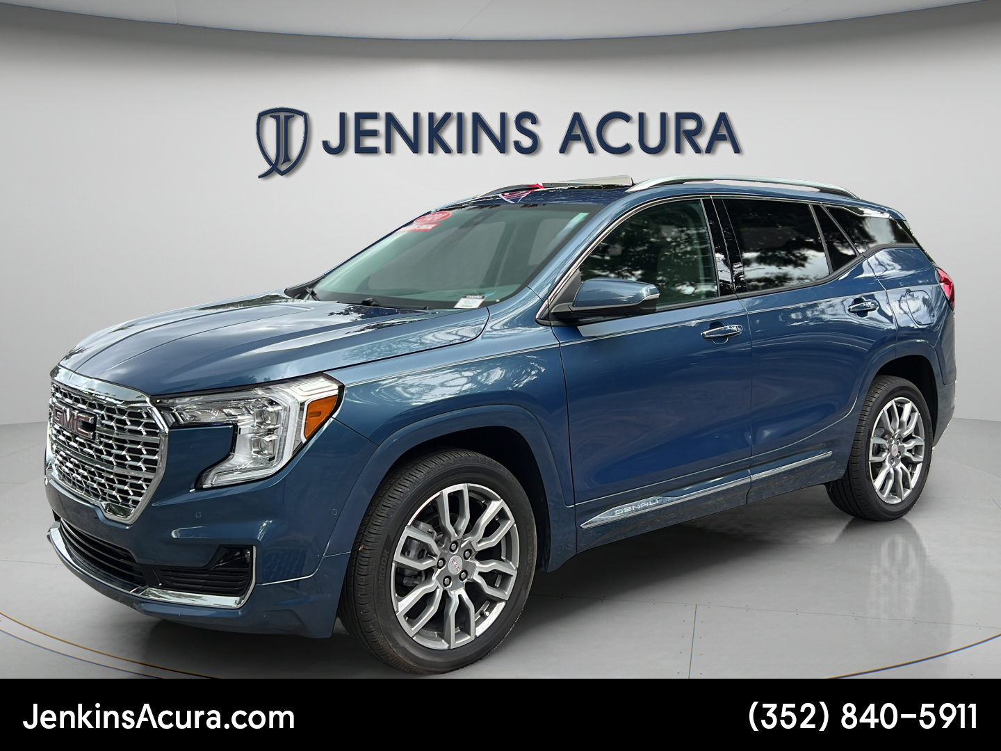 Used 2024 GMC Terrain Denali w/ Denali Premium Package AWD/4WD image 7