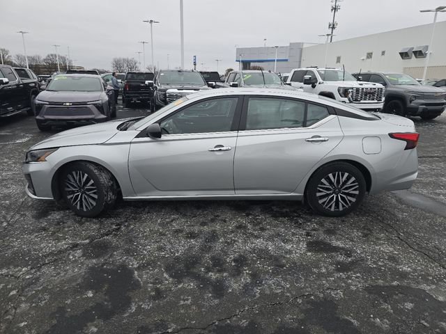 Used 2024 Nissan Altima 2.5 SV image 16