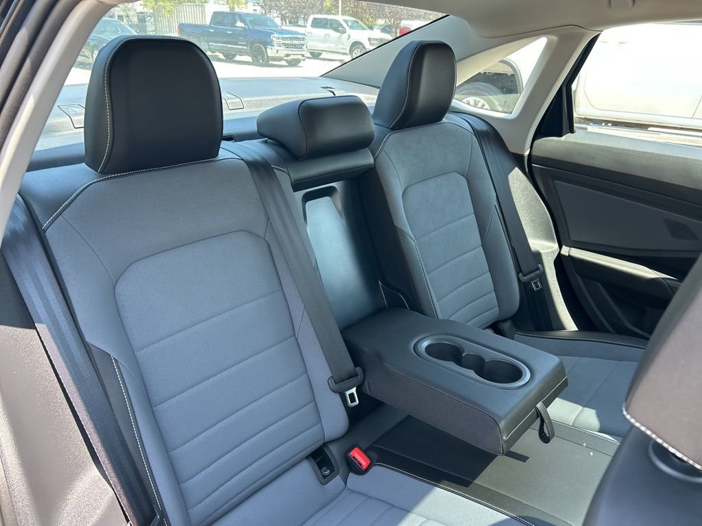 Used 2025 Volkswagen Jetta SE w/ Sunroof Package FWD image 51