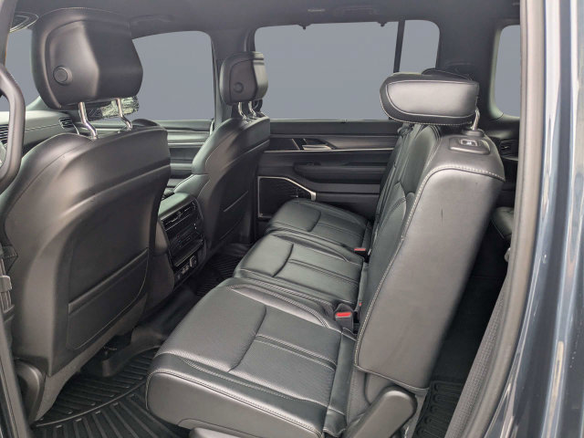 Certified 2023 Jeep Wagoneer Series II w/ Convenience Group I RWD image 13