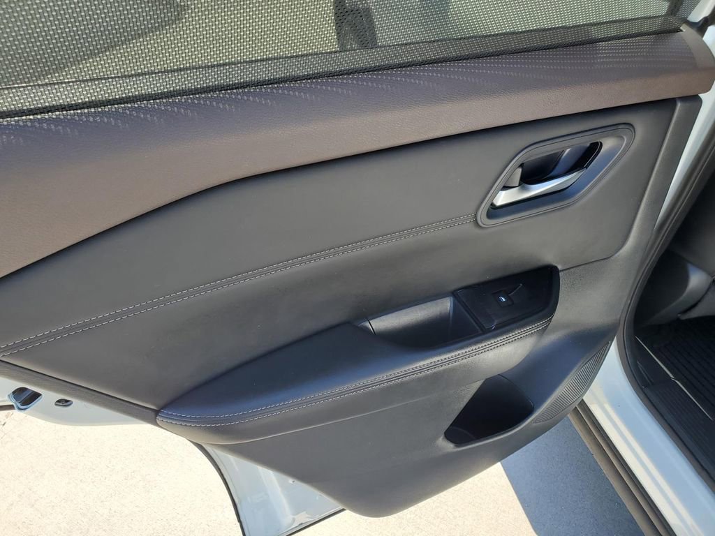 Certified 2023 Nissan Rogue SV w/ SV Premium B Package FWD image 16