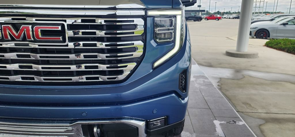 Used 2024 GMC Sierra 1500 Denali w/ Technology Package AWD/4WD image 2