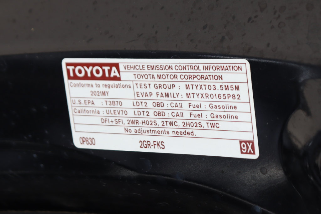 Used 2021 Toyota Highlander XLE AWD/4WD image 15