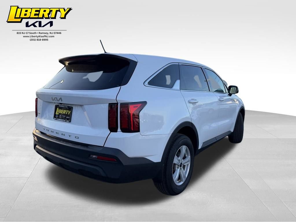 Used 2022 Kia Sorento LX image 7