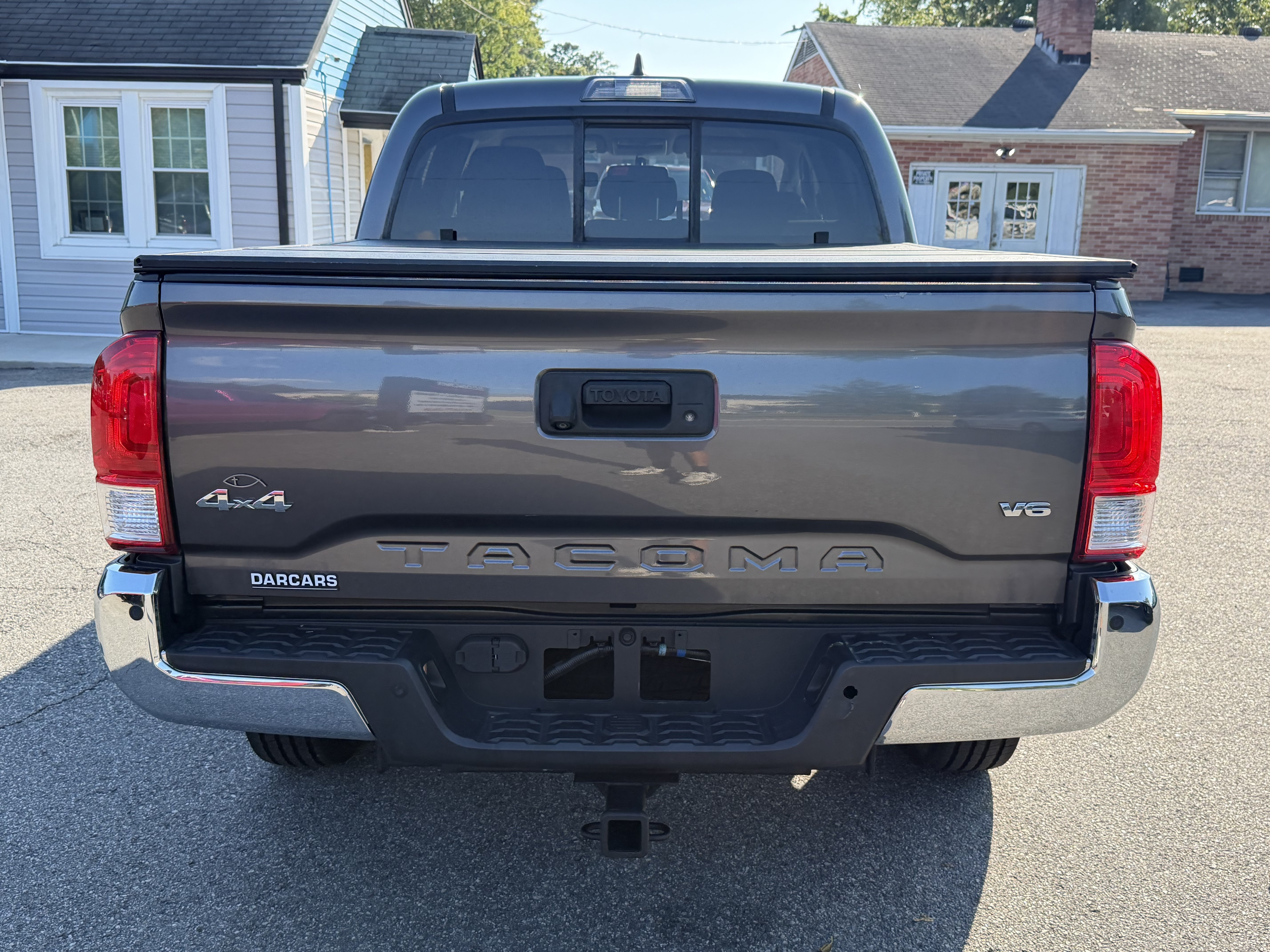 Used 2017 Toyota Tacoma SR5 AWD/4WD image 8