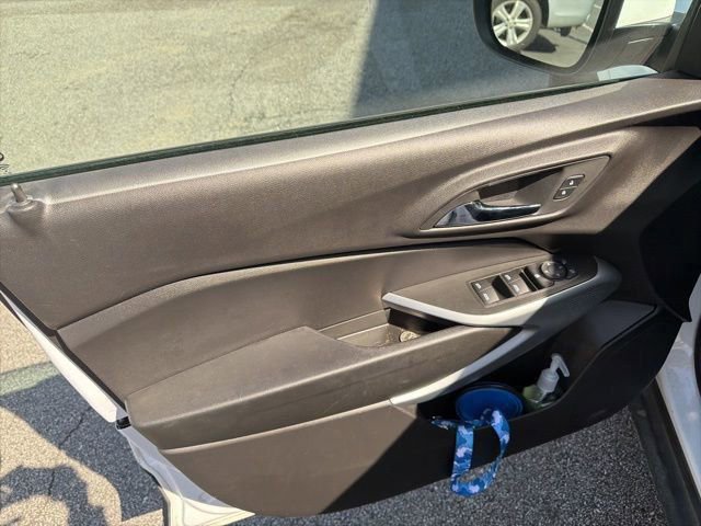 Used 2025 Chevrolet Trax LS w/ LS Convenience Package image 10