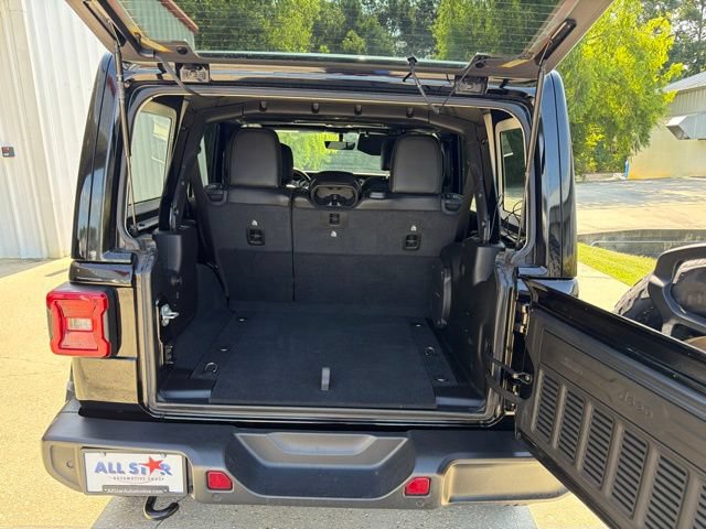 Used 2022 Jeep Wrangler Unlimited Sahara AWD/4WD image 13