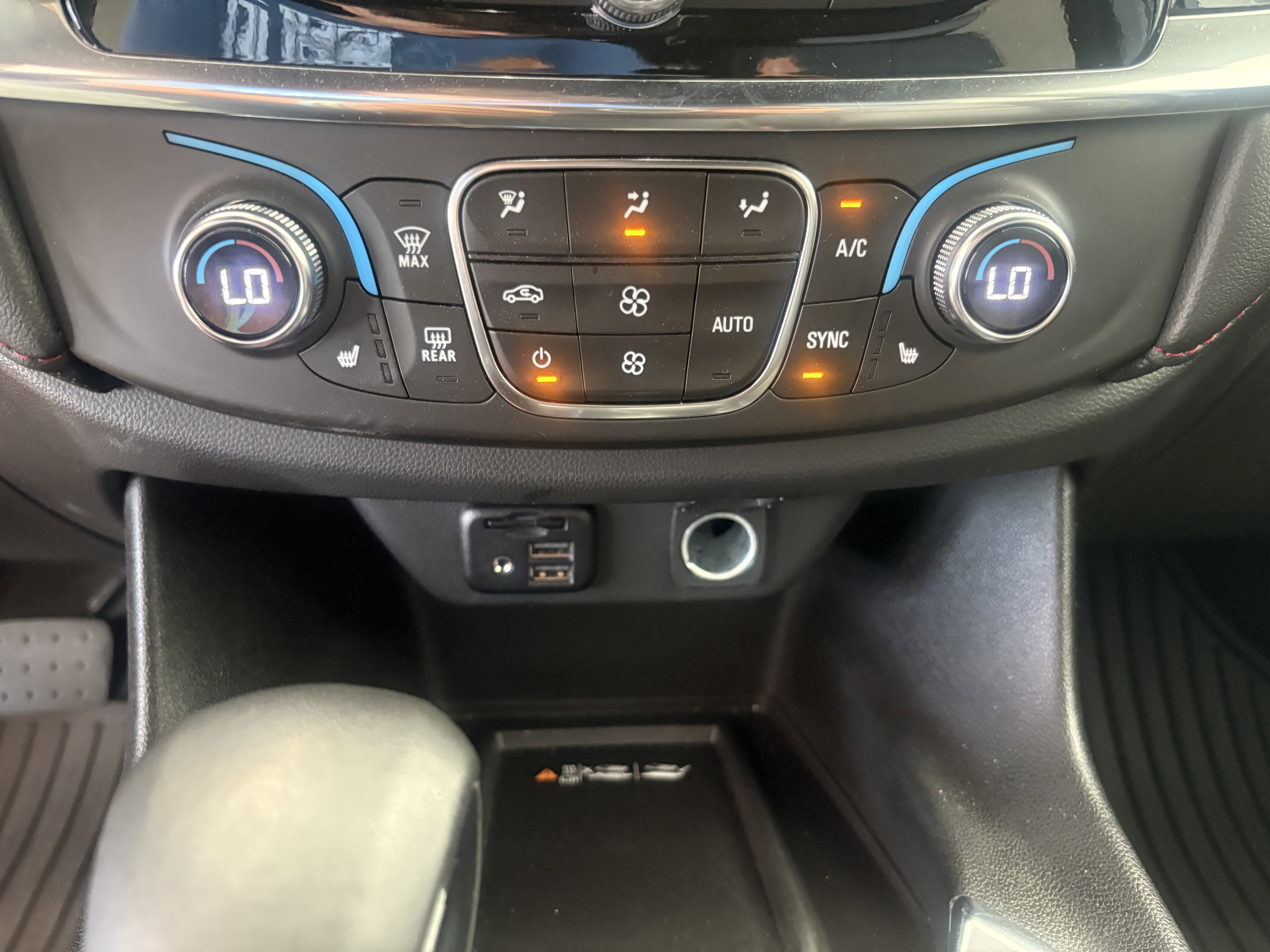 Used 2023 Chevrolet Traverse RS image 15