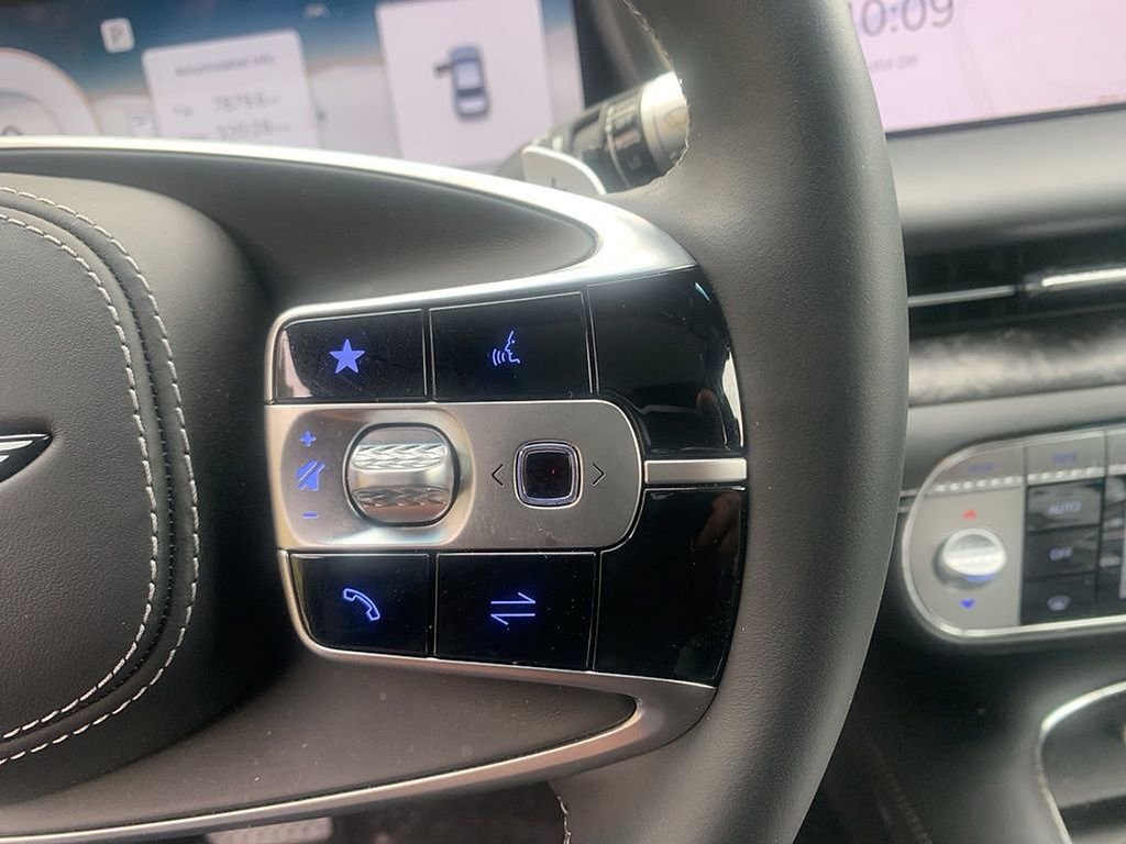 Used 2025 Genesis G90 3.5T image 9